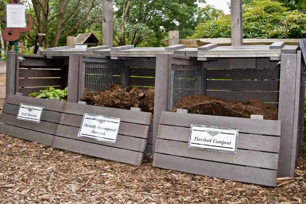 Hot vs Cold Composting: Which Method Is Better for Raised Bed Gardens | VEGEGA