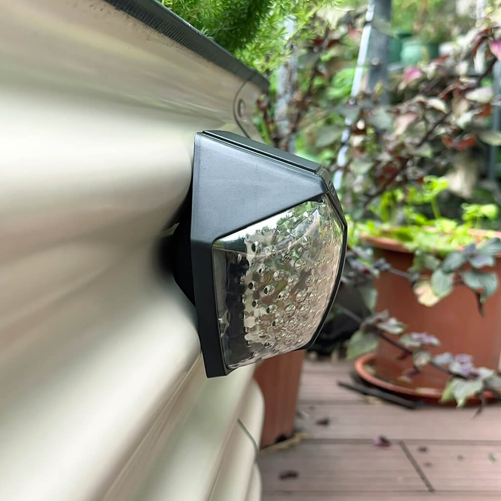 Magnetic Solar Garden Light | Auto On/Off & Waterproof 1