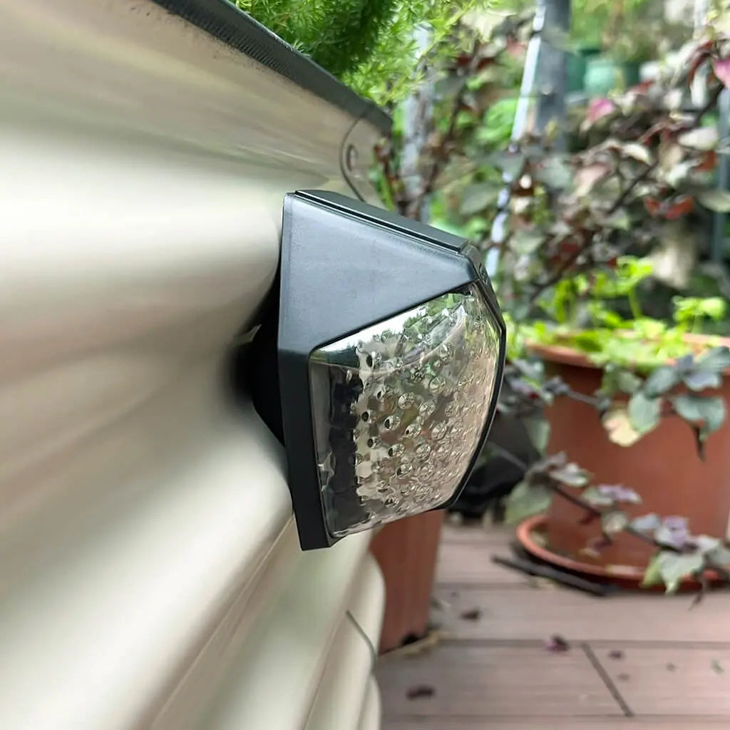 Magnetic Solar Garden Light | Auto On/Off & Waterproof 1