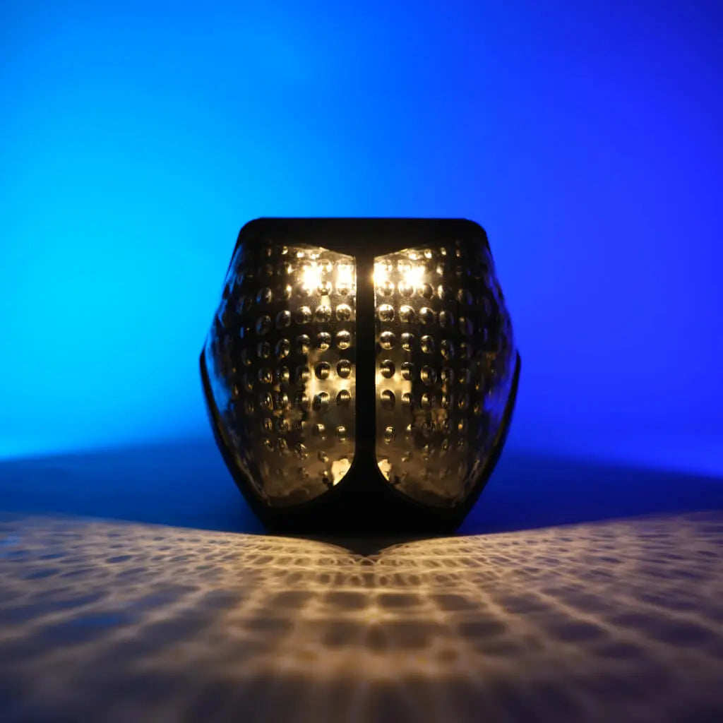 Magnetic Solar Garden Light | Auto On/Off & Waterproof 1