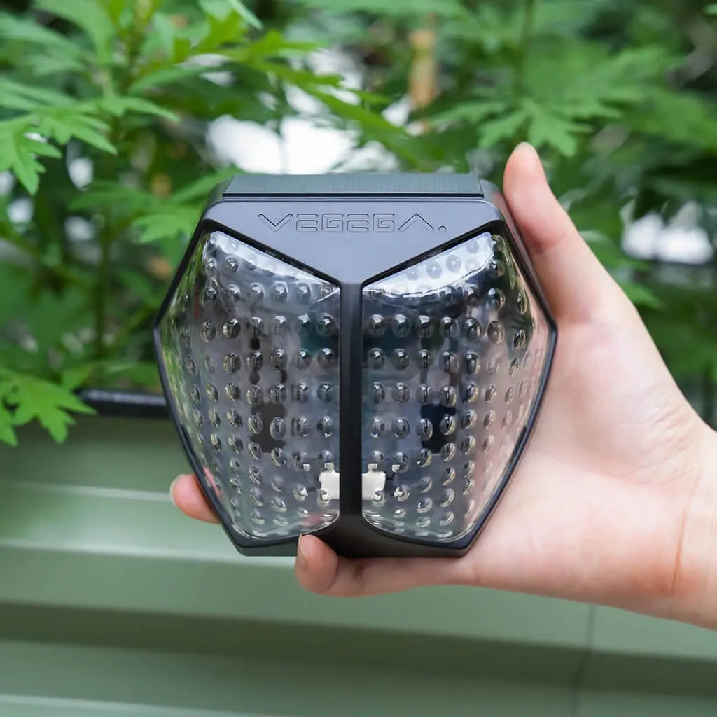 Magnetic Solar Garden Light | Auto On/Off & Waterproof 1
